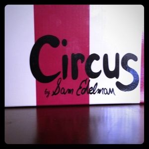 Queen Bee Slide Sandal